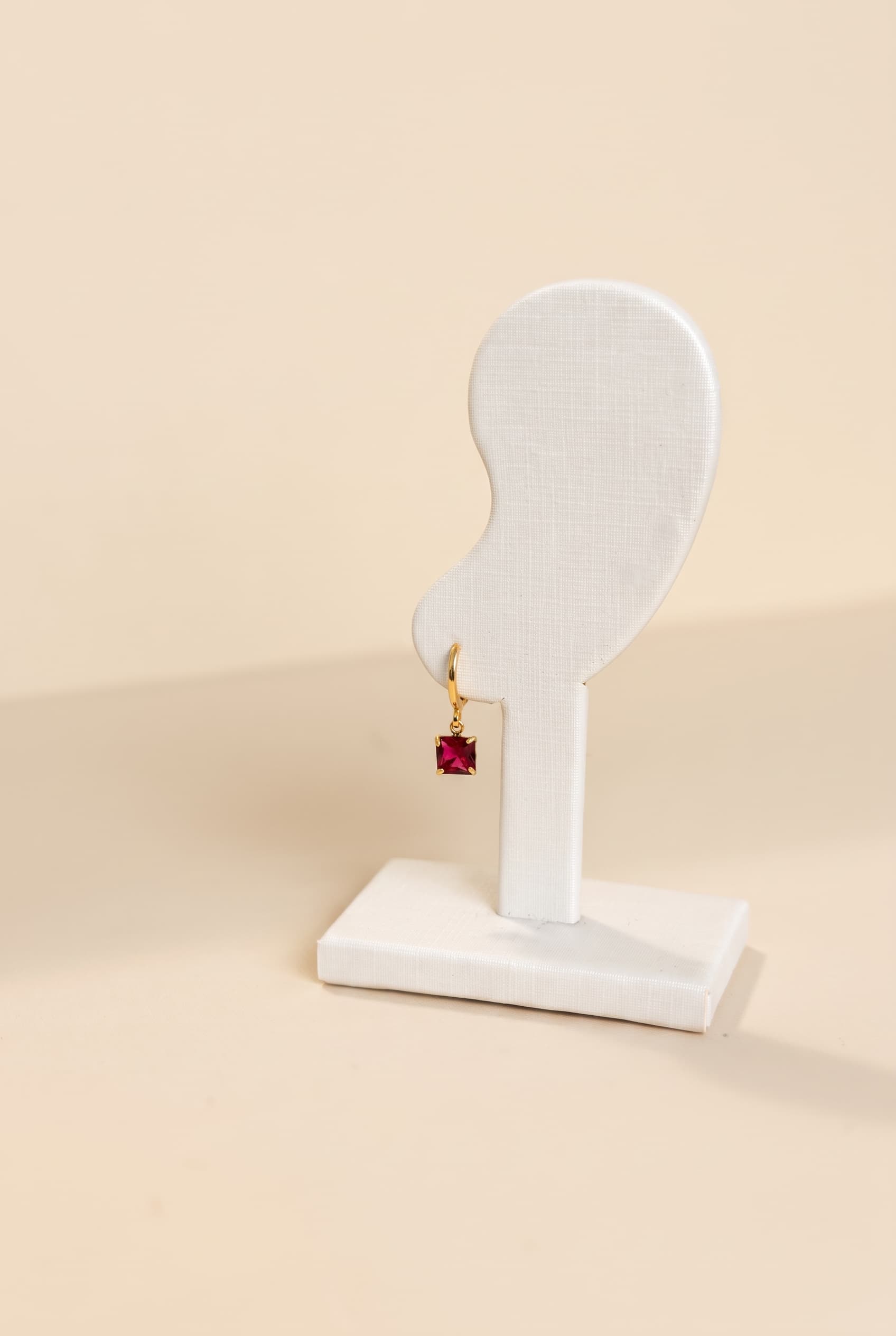 Argola Pedra Ruby